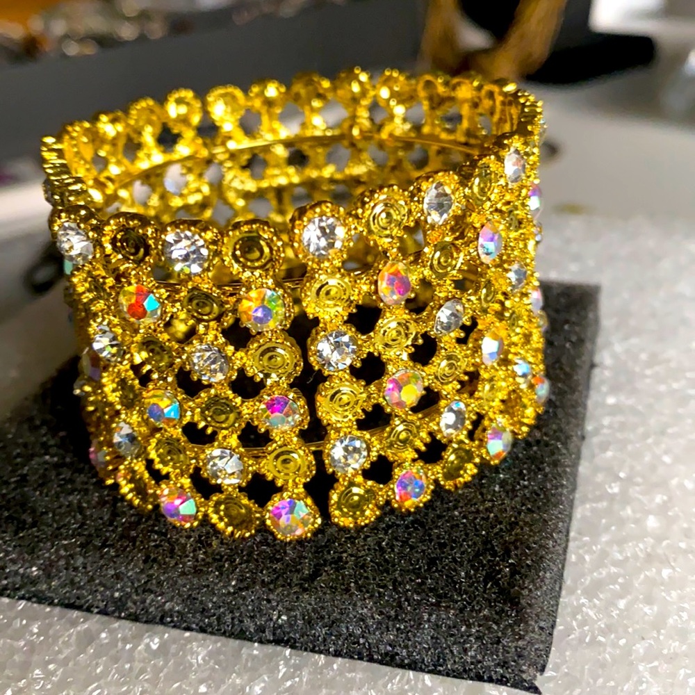 🌻Gold Toned Sparkly Bracelet🌻